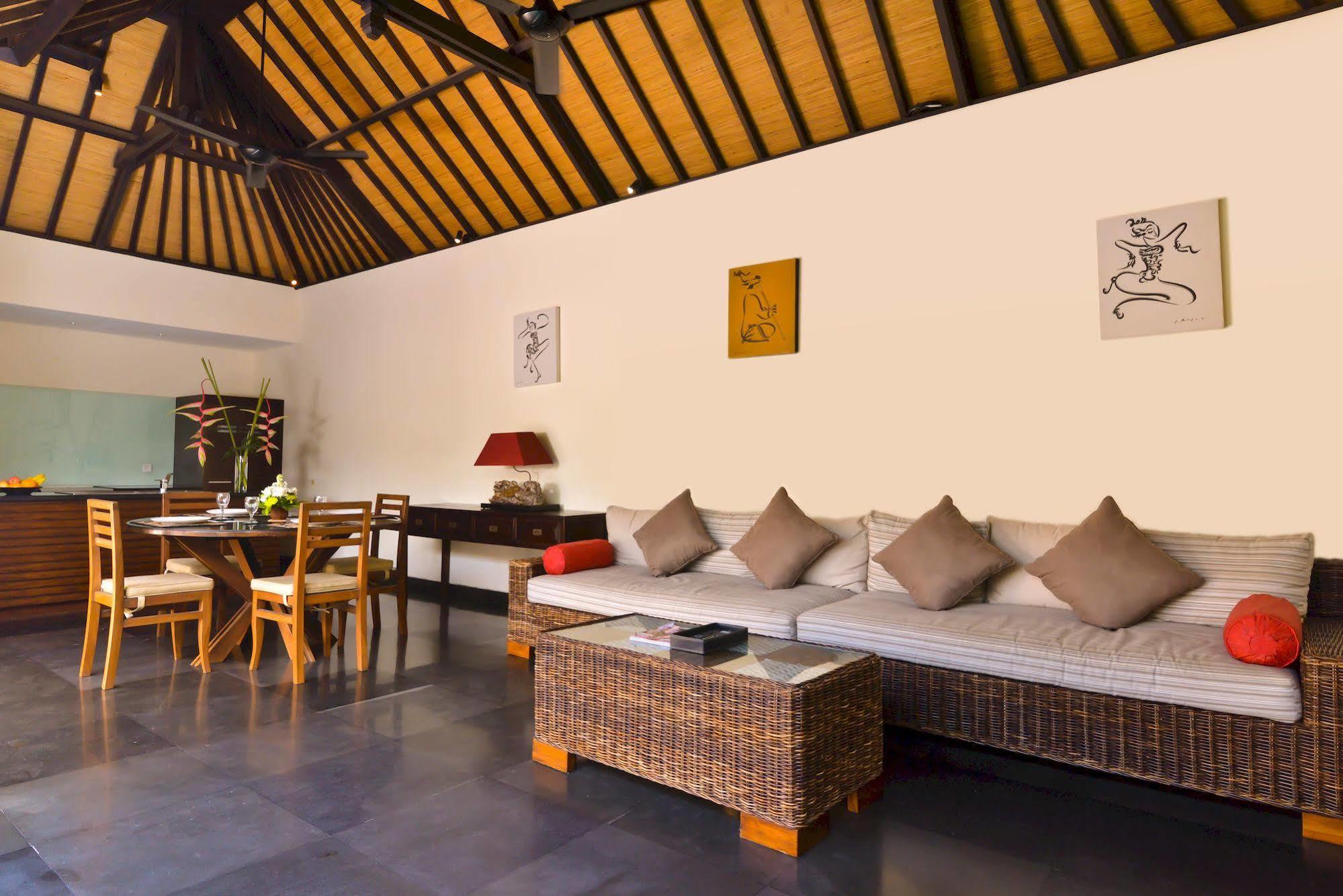 סמיניאק Elok Villas מראה חיצוני תמונה