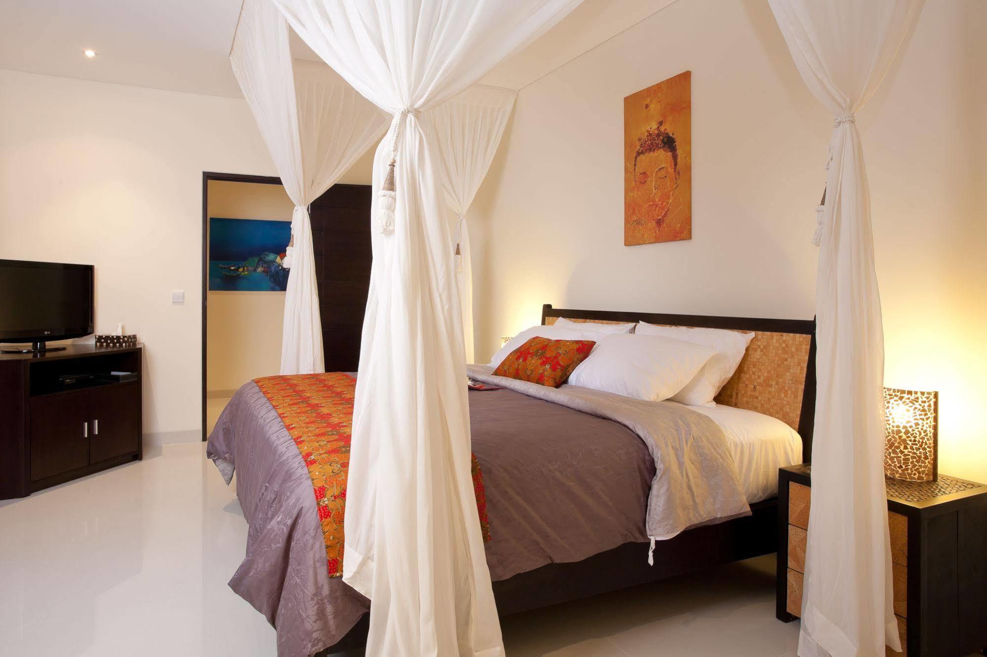 סמיניאק Elok Villas מראה חיצוני תמונה
